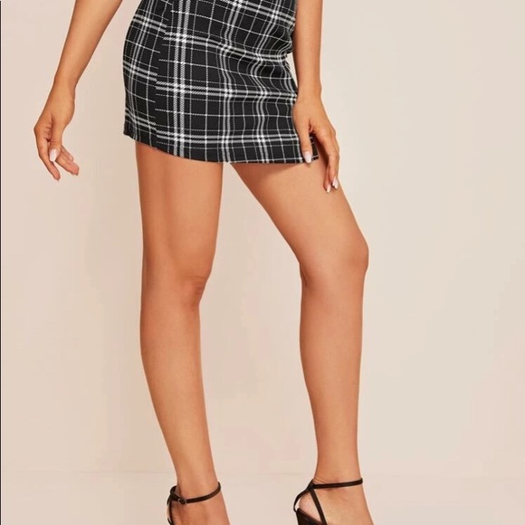 Slit Hem Plaid Skirt - Picture 4 of 6